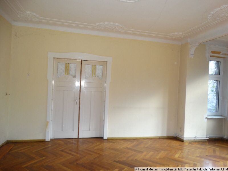 Immobilienmakler Erfurt: Innenbild Beispiel Stuck und Parkett