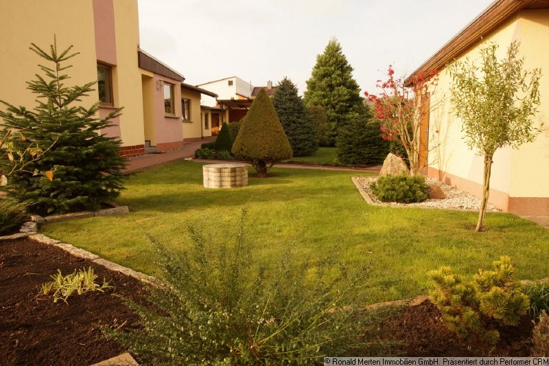 Immobilienmakler Erfurt: vorderer Gartenbereich