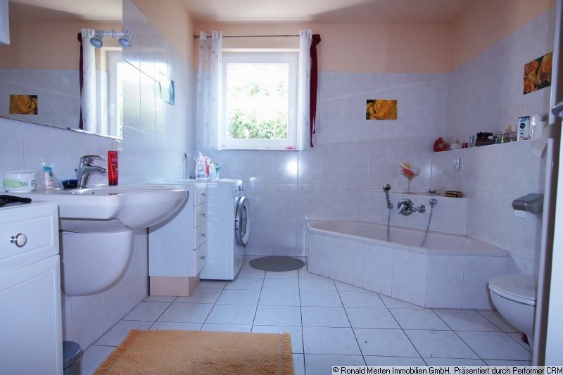Immobilienmakler Erfurt: Gartengeschoss Familienbad