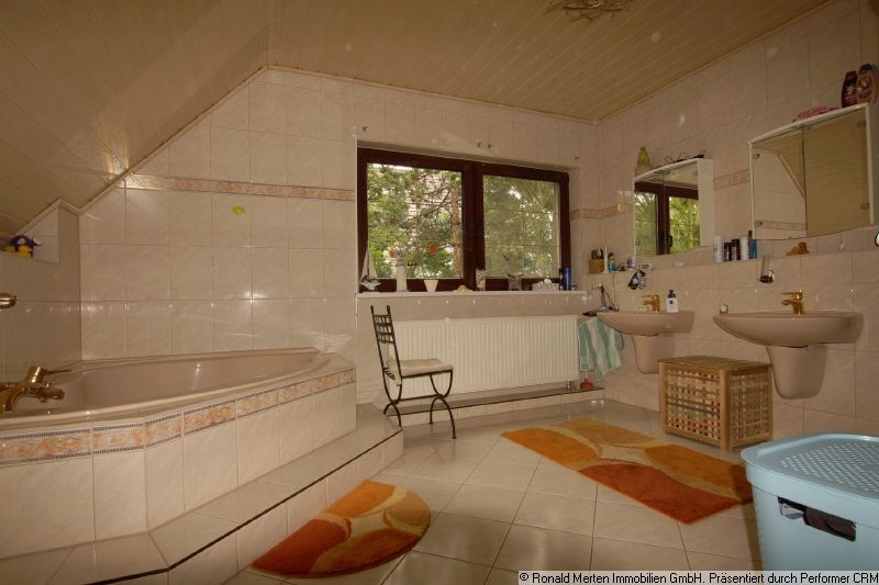 Immobilienmakler Erfurt: OG Familienbad Bild 1
