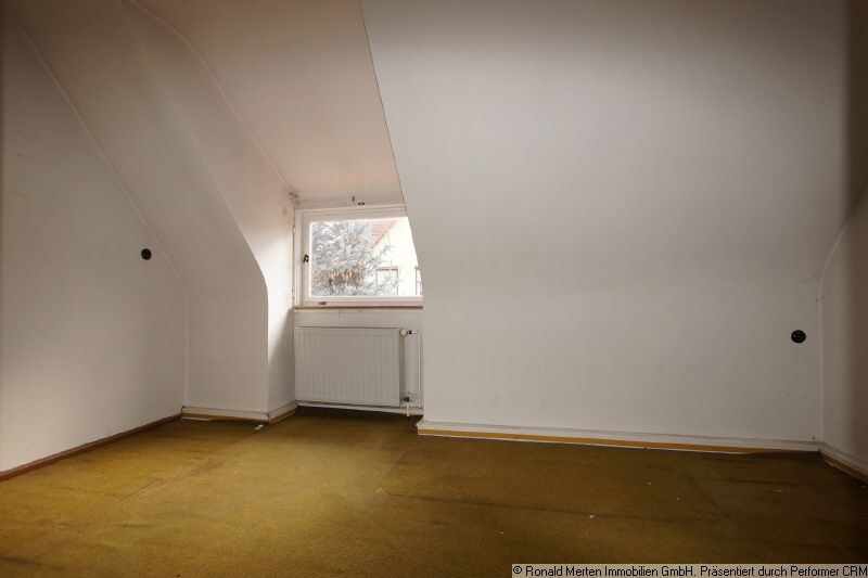 Immobilienmakler Erfurt: Zimmer 1 im DG