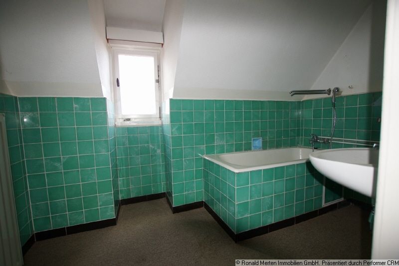 Immobilienmakler Erfurt: Bad im DG