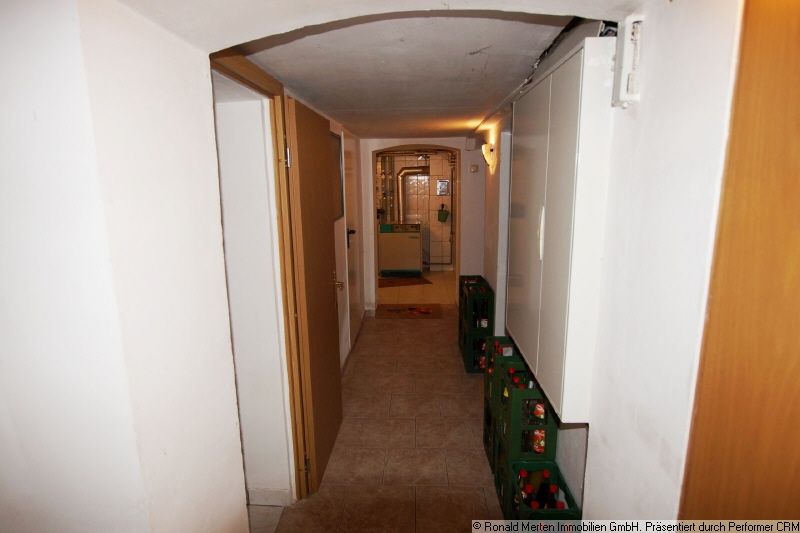 Immobilienmakler Erfurt: Kellergang