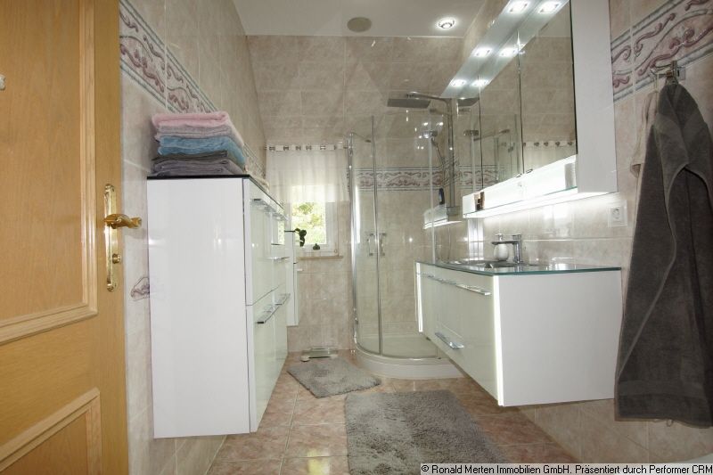 Immobilienmakler Erfurt: Mansardgeschoss Duschbad