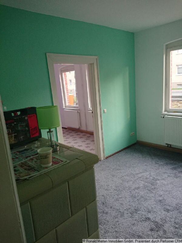 Immobilienmakler Erfurt: Zimmer 1 mit Ofen unten