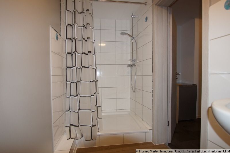 Immobilienmakler Erfurt: OG Bad Bild 1