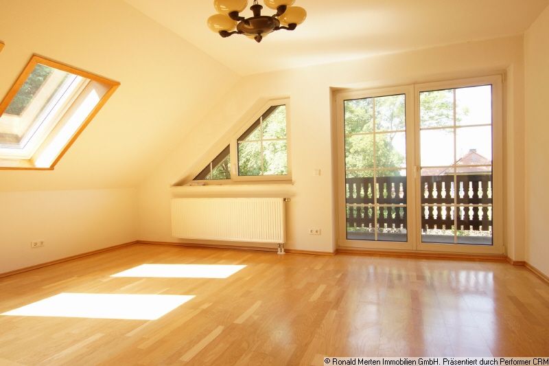 Immobilienmakler Erfurt: DG Schlafzimmer mit Balkon
