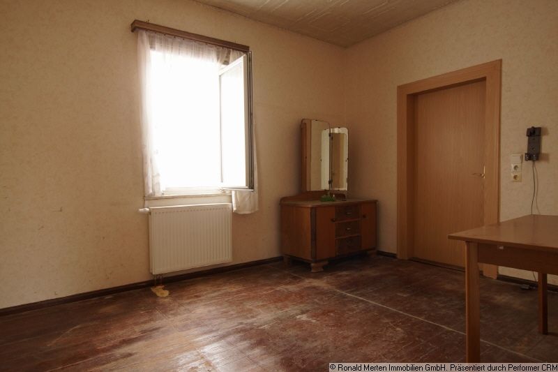 Immobilienmakler Erfurt: Zimmer 2 oben