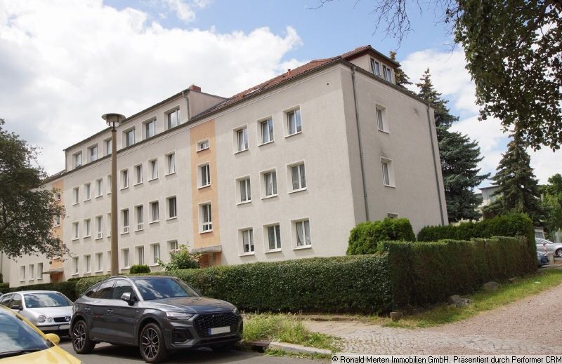 Referenz Immobilien Vorschaubild: Zweiraumwohnung mit Balkon als solide Kapitalanlage