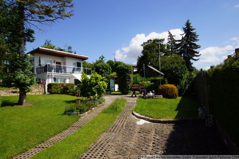 Immobilienmakler Erfurt: Garten mit Bungalow