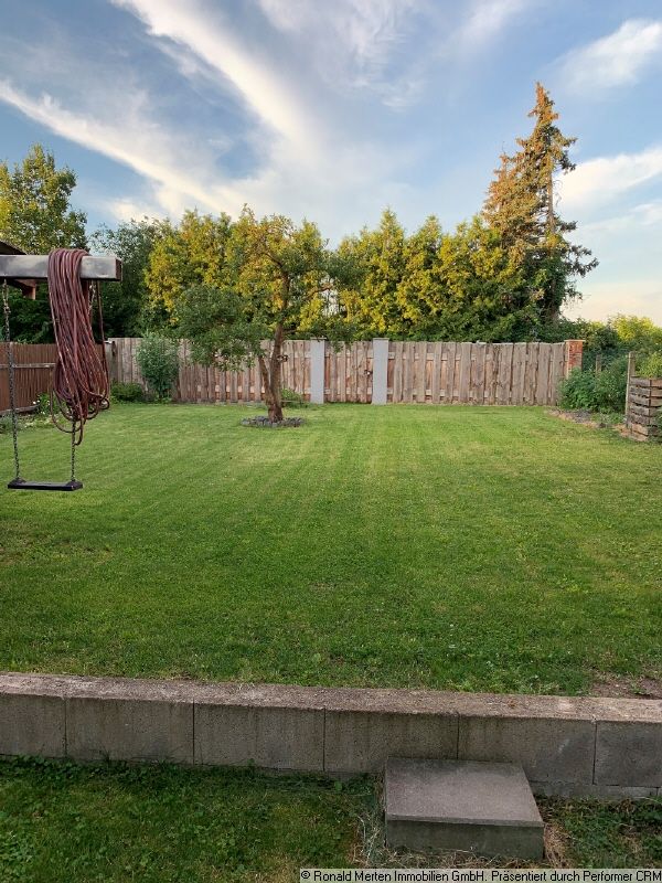 Immobilienmakler Erfurt: Aussen Garten Sommer 