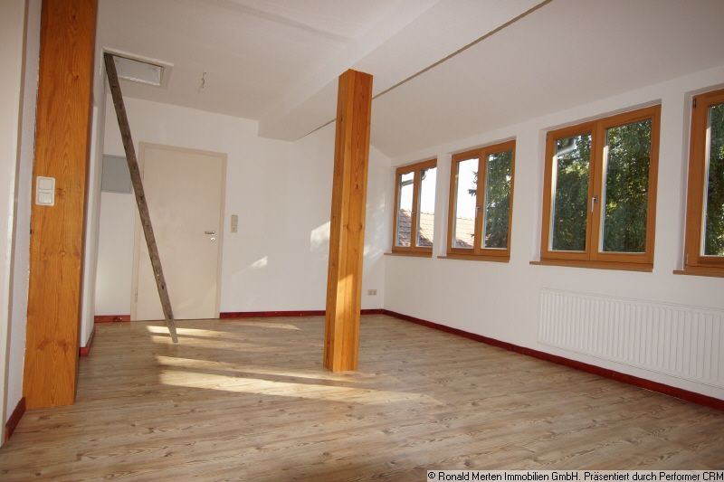 Immobilienmakler Erfurt: Durchgang als Arbeitsbereich OG