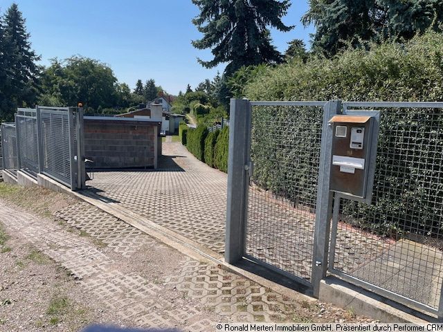 Immobilienmakler Erfurt: elektrisch öffnendes Tor