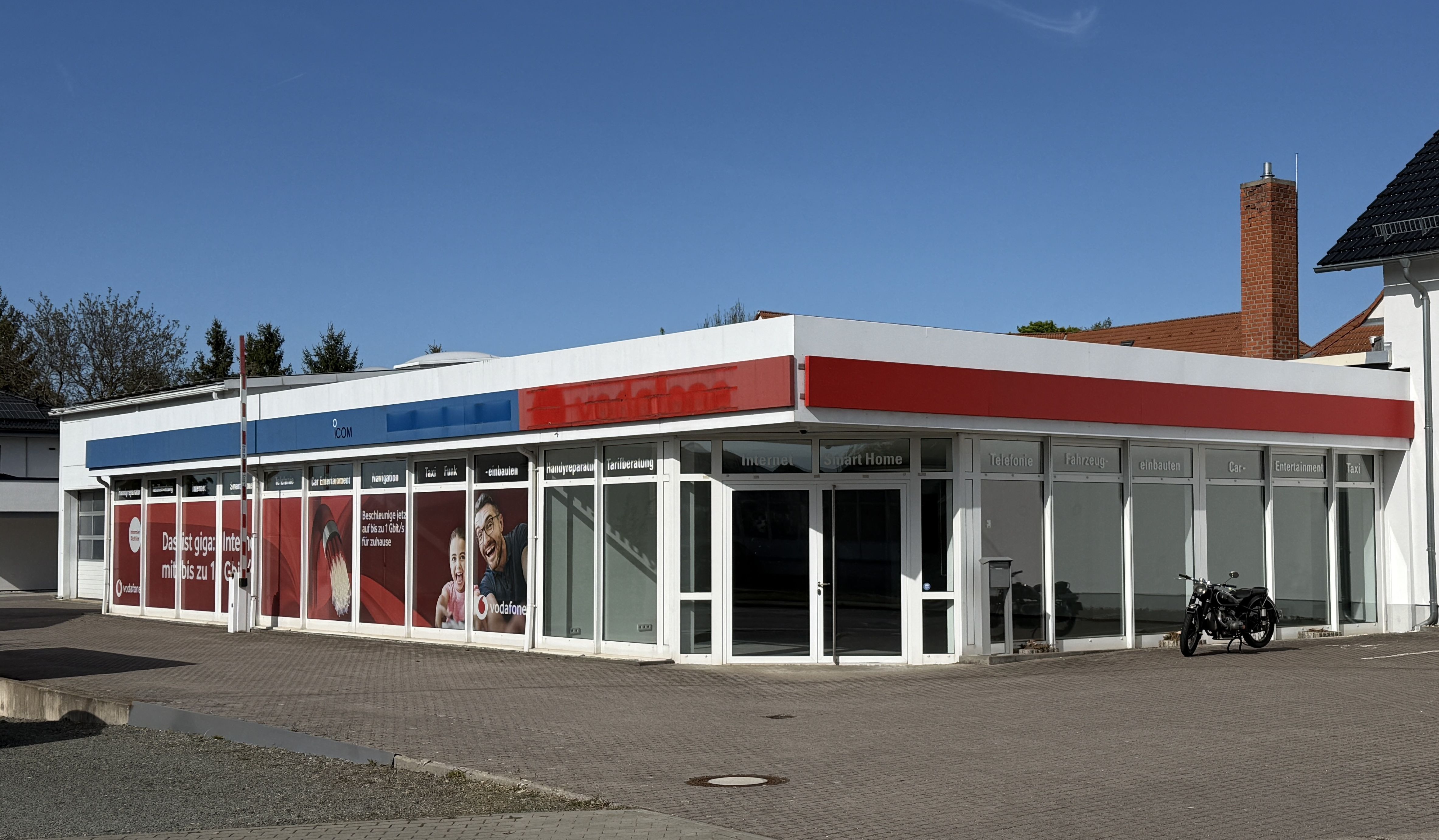 Immobilienmakler Erfurt: Vorderansicht_mit_Oldtimer