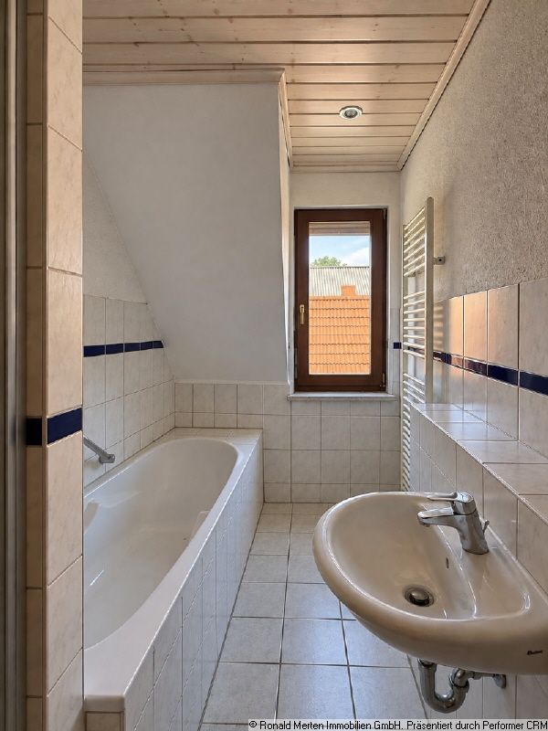 Immobilienmakler Erfurt: Bad2_OG
