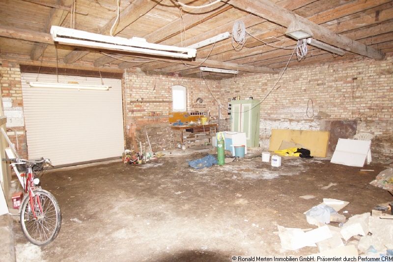 Immobilienmakler Erfurt: Nebengebäude Garage Bild 2