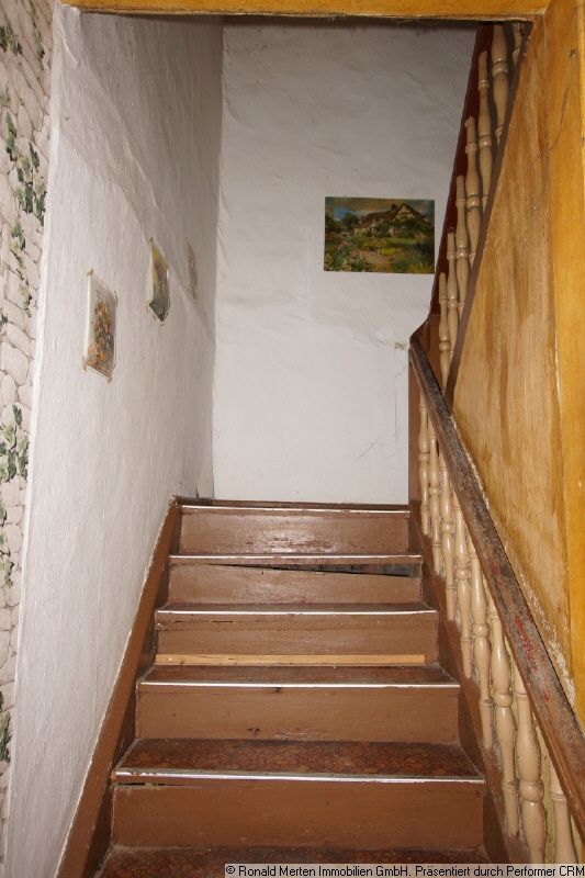 Immobilienmakler Erfurt: EG Treppe zu OG