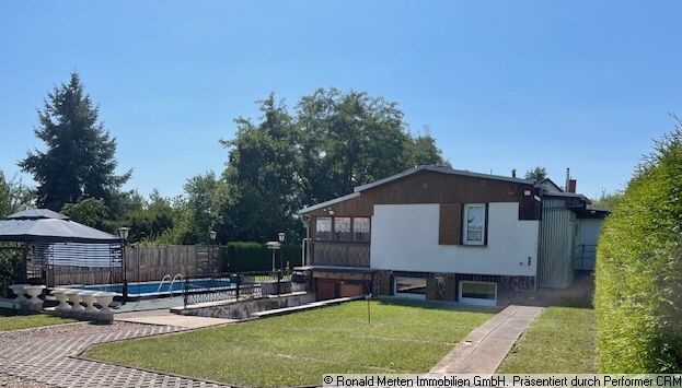 Immobilienmakler Erfurt: Blick von der Einfahrt zum Haus