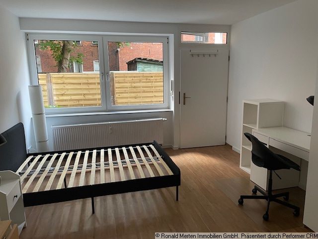 Immobilienmakler Erfurt: Blick von der EBK zum Eingang