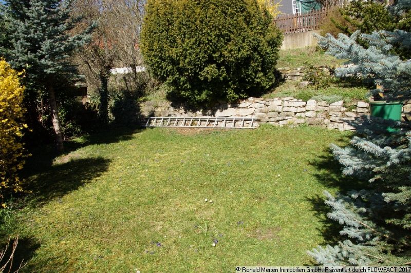 Immobilienmakler Erfurt: Grundstück hinter Bungalow