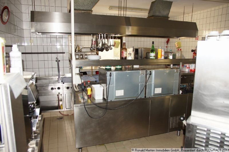 Immobilienmakler Erfurt: Küche vollständig eingerichtet