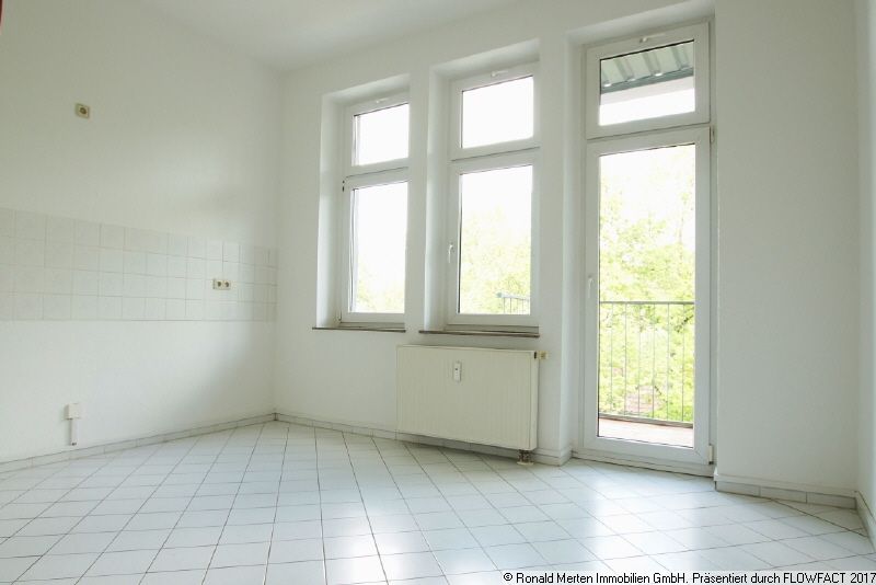 Immobilienmakler Erfurt: Küche mit Balkonzugang