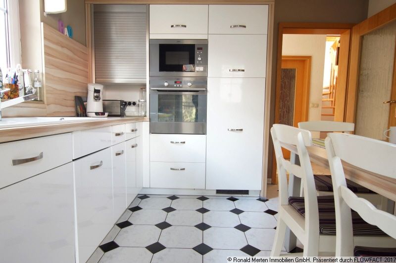Immobilienmakler Erfurt: Küche mit Einbauküche
