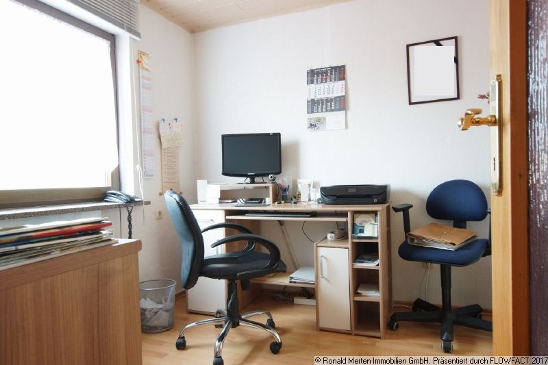 Immobilienmakler Erfurt: kleines oder halbes Zimmer OG