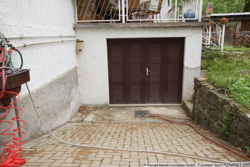 Immobilienmakler Erfurt: Garage unter Terrasse