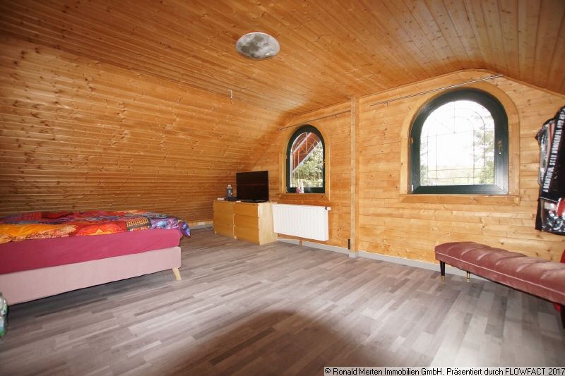 Immobilienmakler Erfurt: DG großes Zimmer