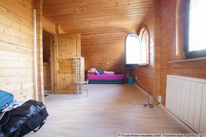 Immobilienmakler Erfurt: DG kleines Zimmer längs