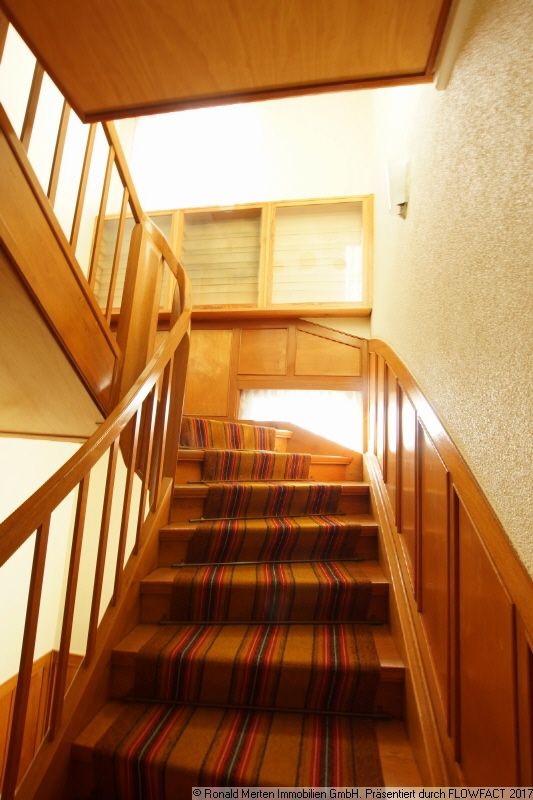 Immobilienmakler Erfurt: Treppe zum DG