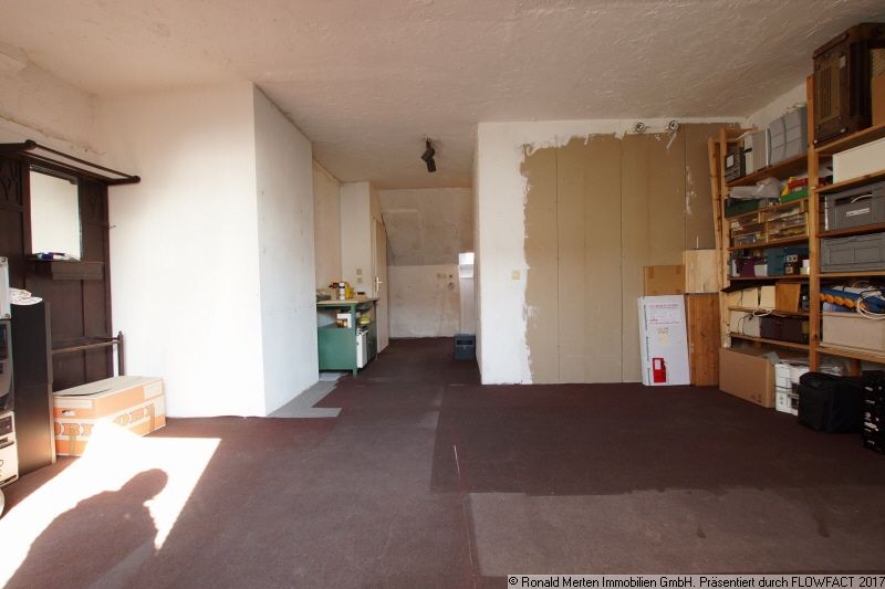 Immobilienmakler Erfurt: DG Dachstudio teilausgebaut Bild 1