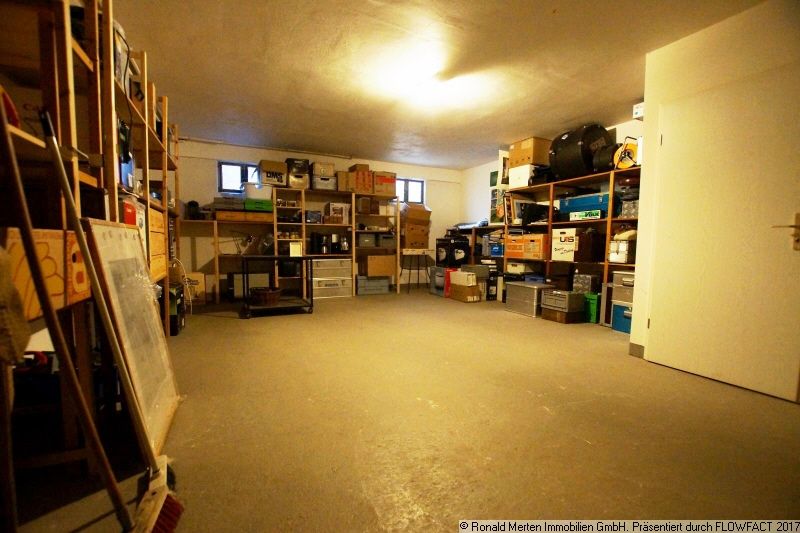 Immobilienmakler Erfurt: KG großer Kellerraum