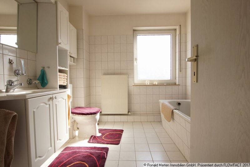 Immobilienmakler Erfurt: OG Bad Bild 1