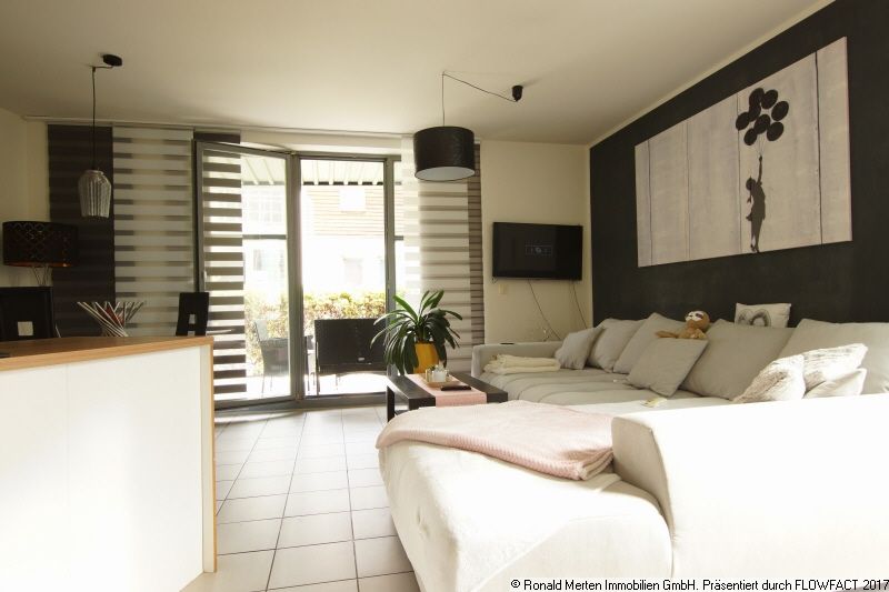 Immobilienmakler Erfurt: Wohnzimmer mit offener Küche