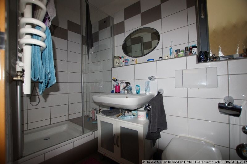 Immobilienmakler Erfurt: Bad linke Seite mit Dusche