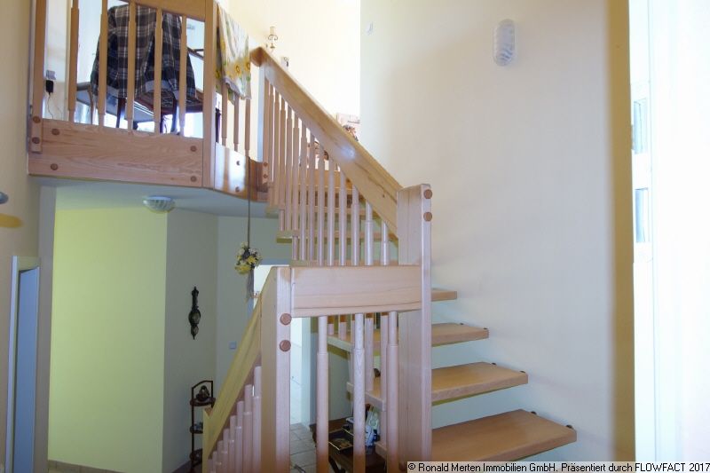 Immobilienmakler Erfurt: Treppe vom EG zum Gartengeschoss