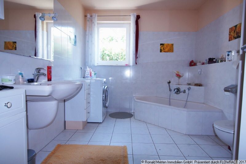 Immobilienmakler Erfurt: Gartengeschoss Familienbad