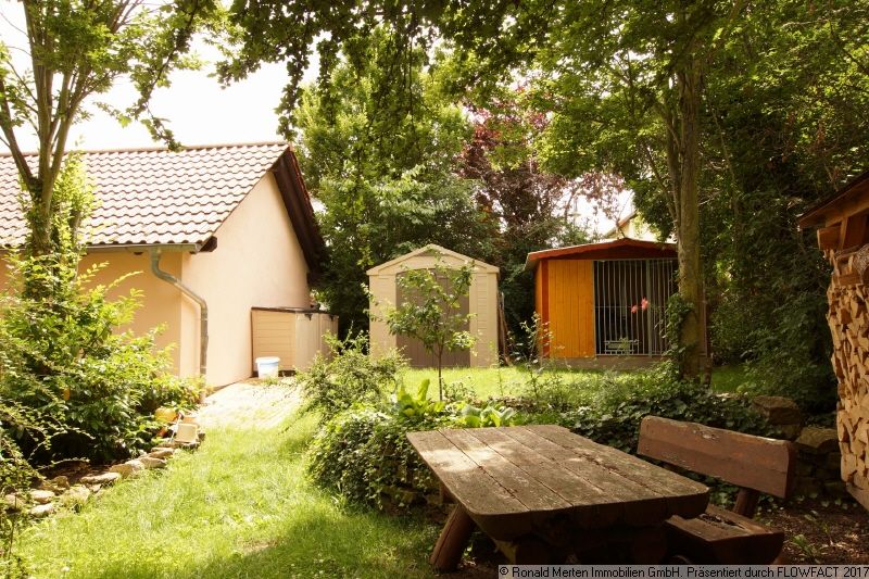 Immobilienmakler Erfurt: Aussen Sitzgruppe am Gartenkamin