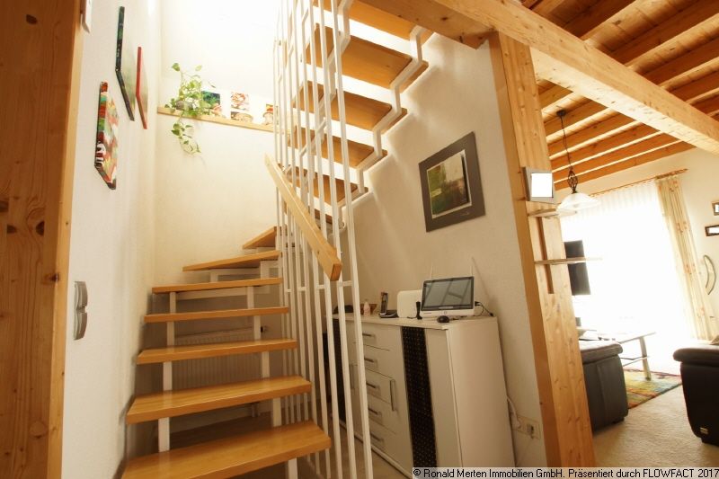 Immobilienmakler Erfurt: EG Innentreppe zum DG