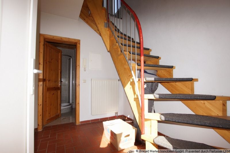 Immobilienmakler Erfurt: NH Holztreppe ins OG