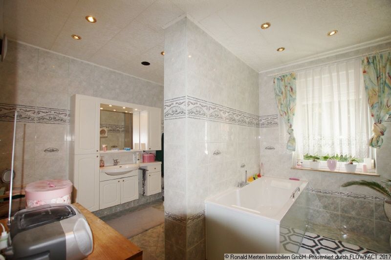 Immobilienmakler Erfurt: Obergeschoss Familienbad