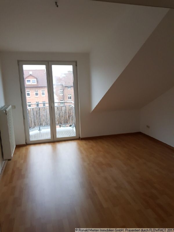 Immobilienmakler Erfurt: Schlafzimmer mit Balkon - hofseitig