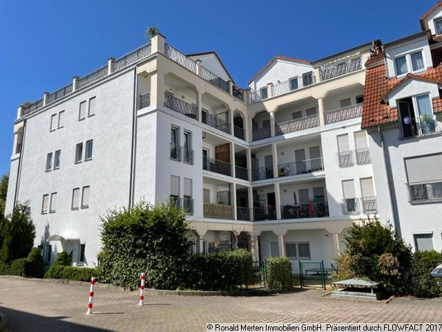 Referenz Immobilien Vorschaubild: vermietete 2-Raumwohnung mit 2 Balkonen, Lift und Stellplatz - für Kapitalanleger
