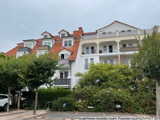 Immobilienmakler Erfurt: Aussenansicht mit Stellplätzen