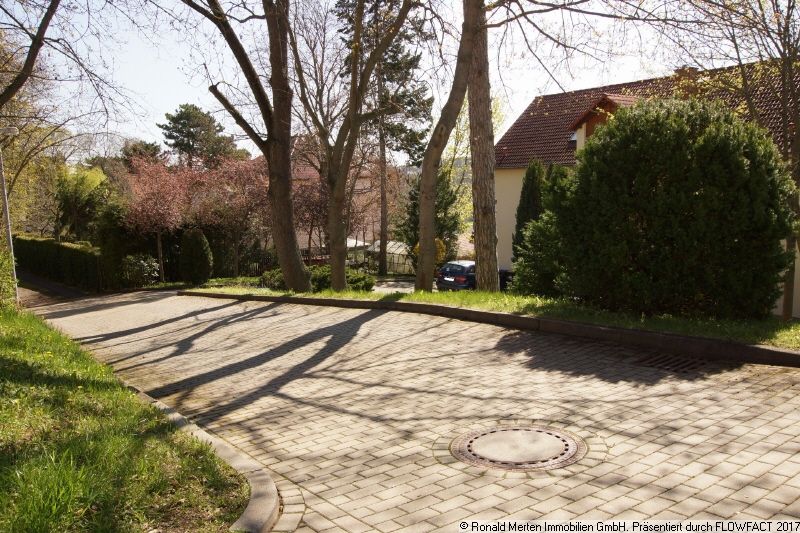 Immobilienmakler Erfurt: Zufahrt zum Grundstück