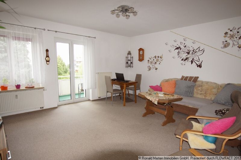 Immobilienmakler Erfurt: Wohnzimmer mit Balkonausgang