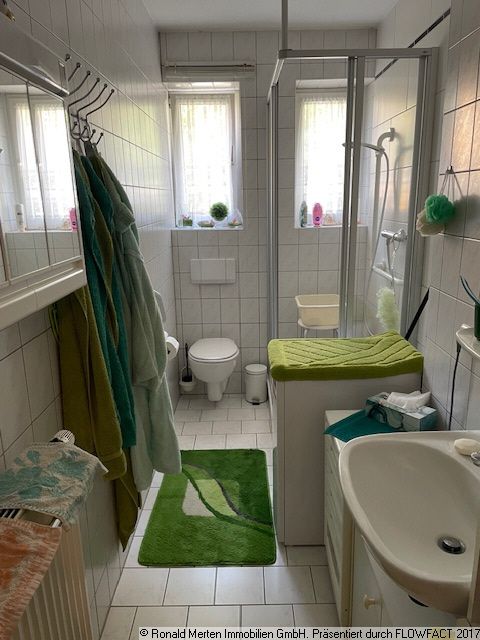 Immobilienmakler Erfurt: Tageslichtbad mit Dusche