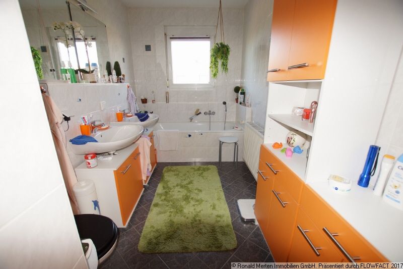 Immobilienmakler Erfurt: OG Bad mit Wanne u Dusche